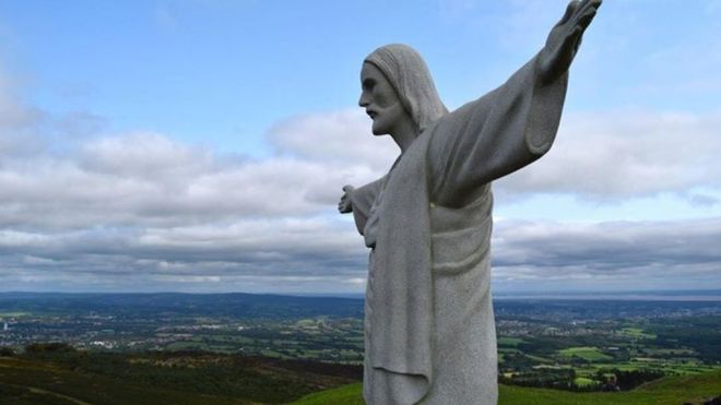 Twmbarlwm-Summit-01
